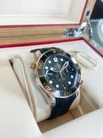 Seamaster Diver 300m CHRONOGRAPH Sedna™ Gold Black 44mm - Image 6