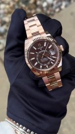 Rolex Sky-Dweller 42 mm Ref. # 330935-0006 - Image 3